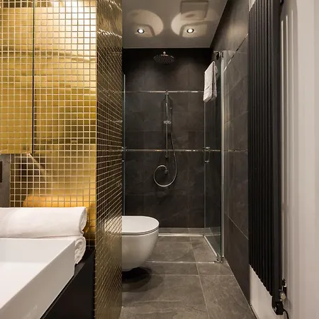 Powisle Riverside Haven By Bookinghost *