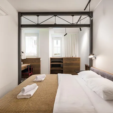 Powisle Riverside Haven By Bookinghost