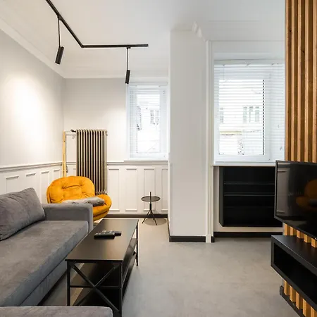 Powisle Riverside Haven By Bookinghost *